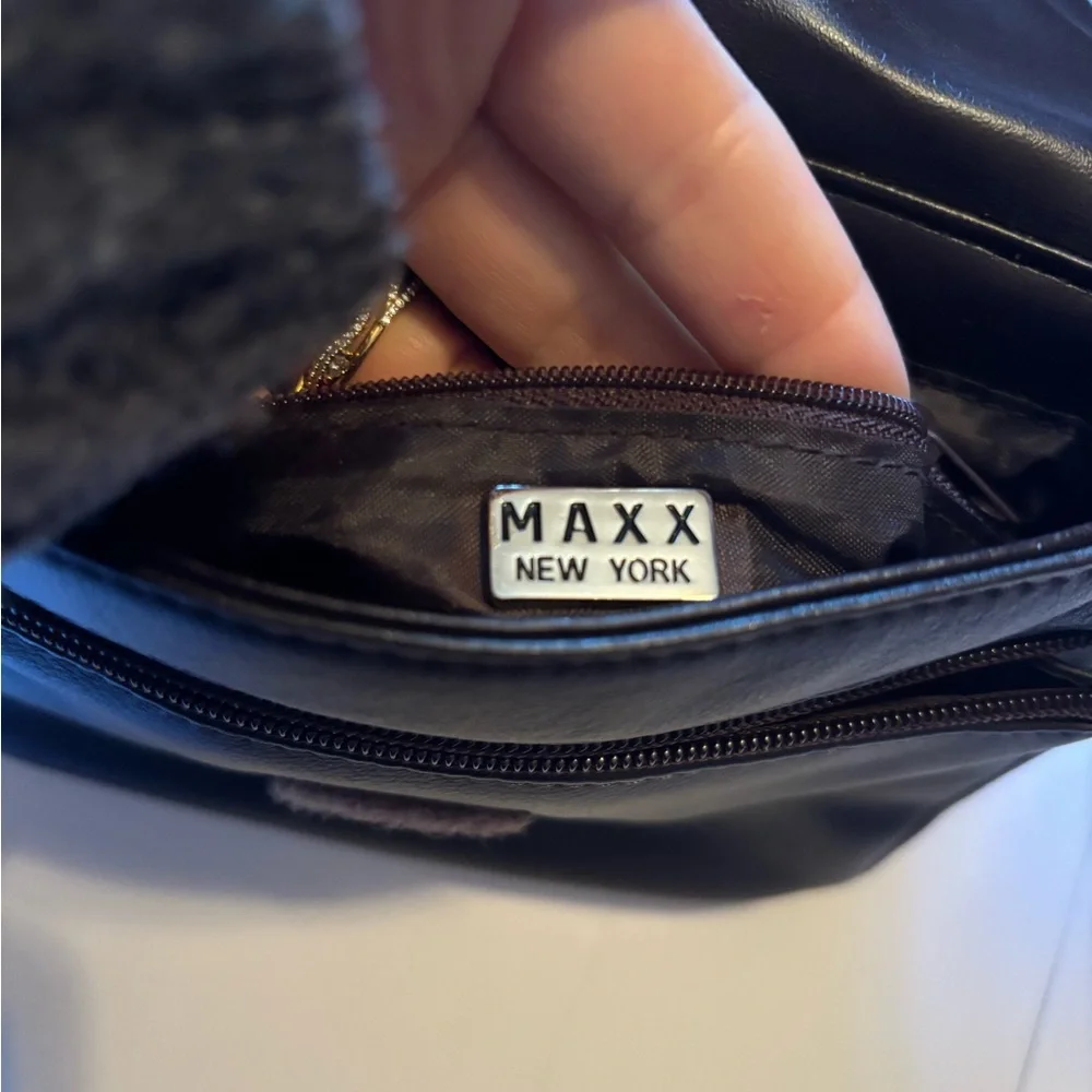 MAXX New York | Black Expandable Crossbody Satchel | Unisex Fashion Bag Purse